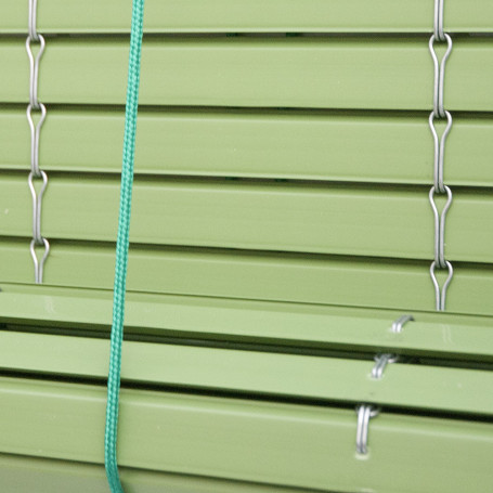 Persiana-inc-pvc-verde-oliva-detalle-color-rollo