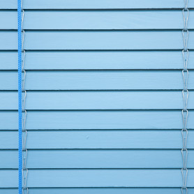 Persiana alicantina de madera pintada azul claro enrollable a medida persianasalicantinas.net 2